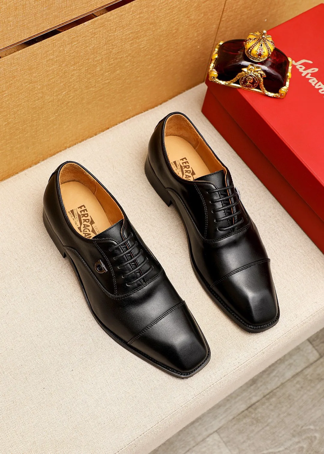 Men's shoes 💰480 💐 Product trademark: Ferragamo "Ferragamo" business leather shoes Regular size: 38-44 (45.46🉑️customized) Product materials: Selected imported calfskin upper, imported water-dyed cowhide leather lining. Strong three-dimensional visual effect, rubber outsole Color: 2⃣️colors available